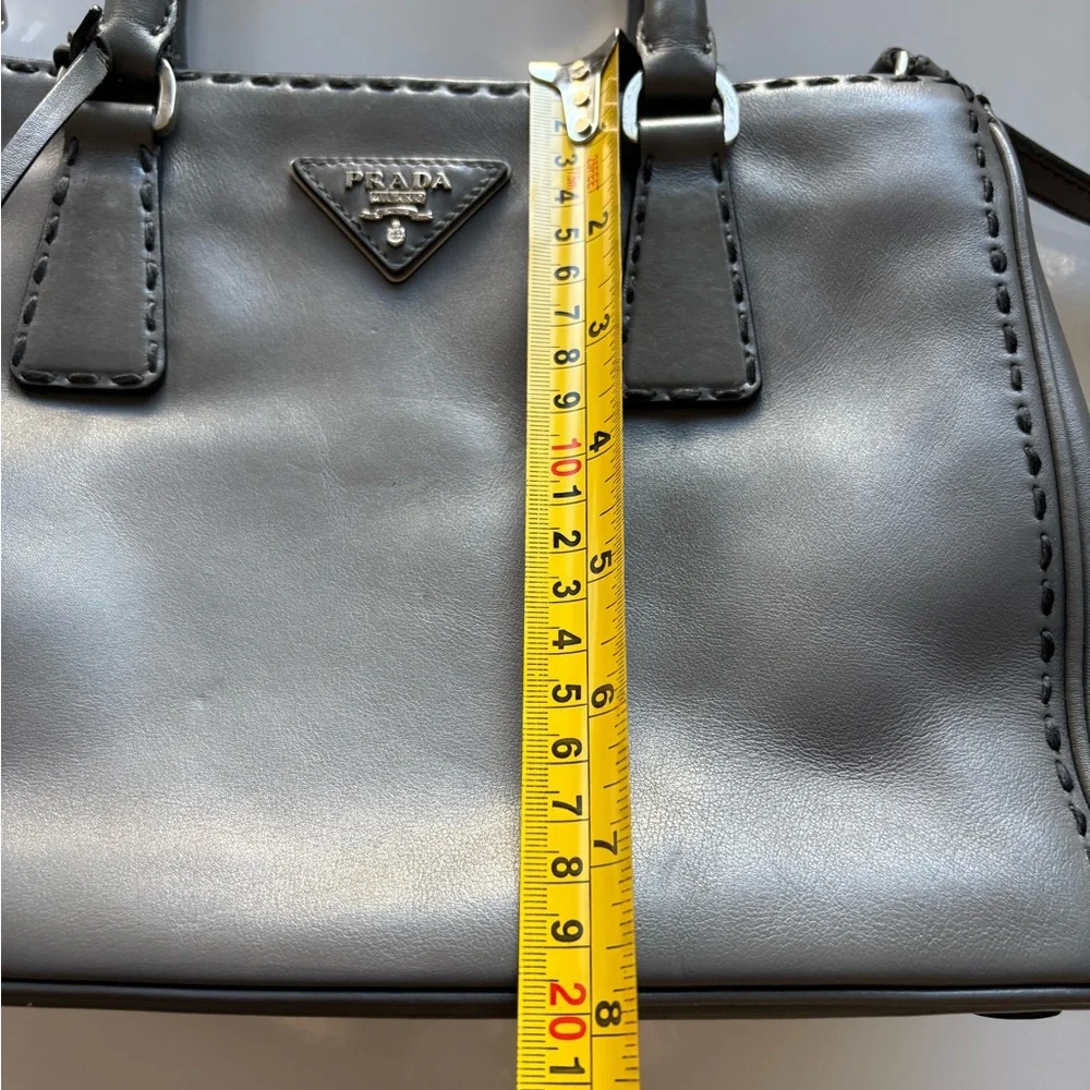 AUTHENTIC PRADA GALLERIA Grey Leather Bag with out-stiching detailing - Picture 5 of 16